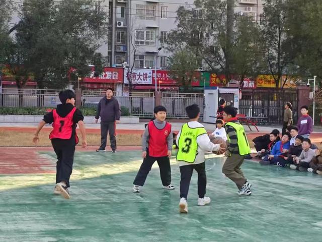 郑州管城区外国语牧歌小学：以特jbo竞博电竞网址色体育课程绘牧歌教育华章(图2)